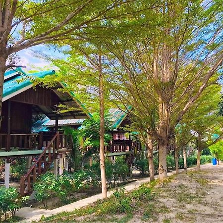 Rasta House,,Koh Phayam Hotel Exterior photo