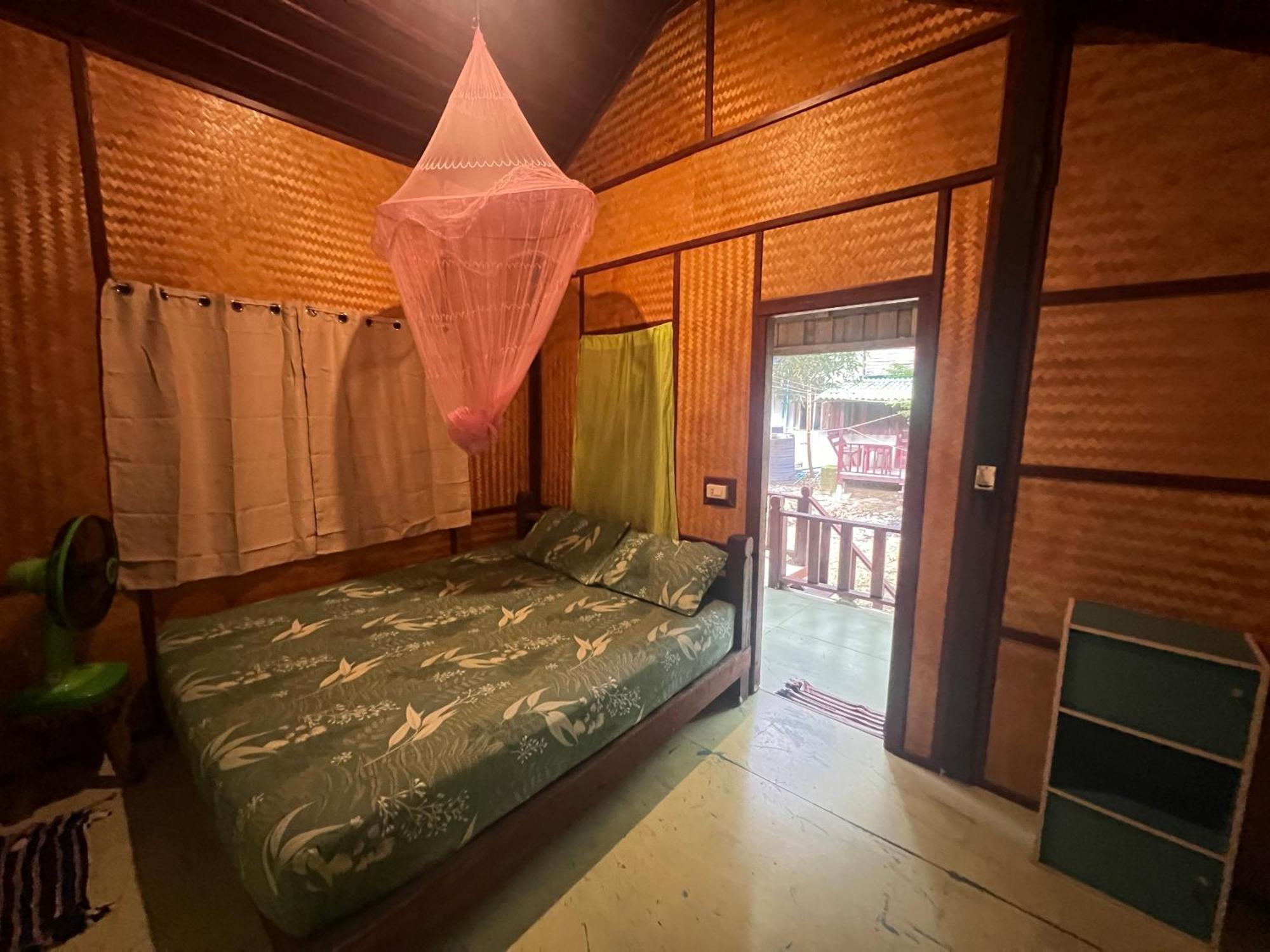 Rasta House,,Koh Phayam Hotel Exterior photo
